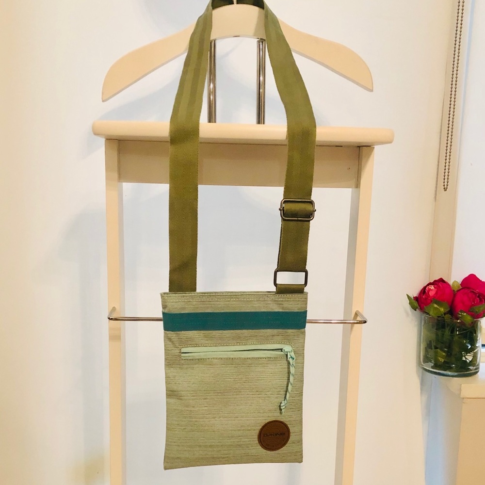Dakine Jive Crossbody Shoulder Handbag Turquoise/Aqua